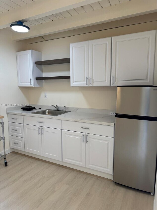 Foto principal - 630 SW 62nd Ct