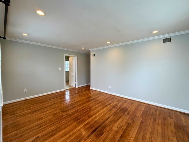 Foto del edificio - 6825 Westmoreland Rd