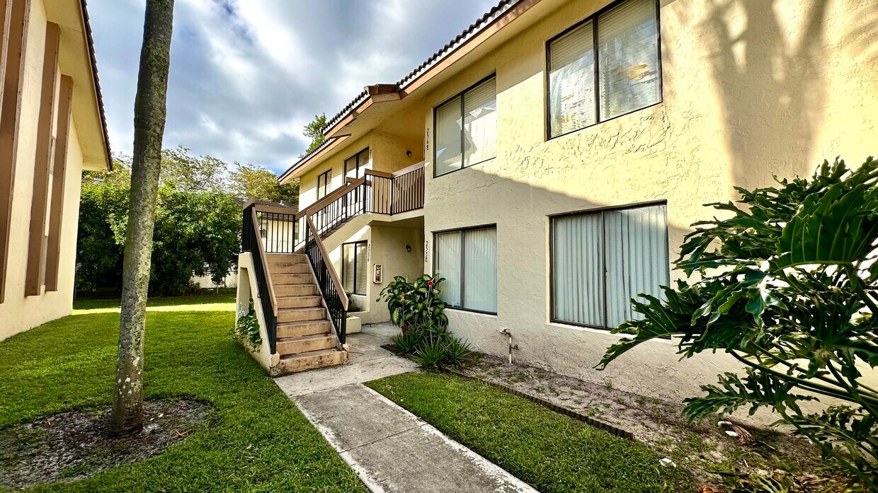 Primary Photo - 2548 Riverside Dr