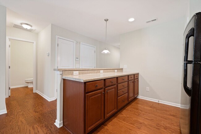 Building Photo - 3 Bedroom Townhouse in Braddock Park Community - Available May 1!
