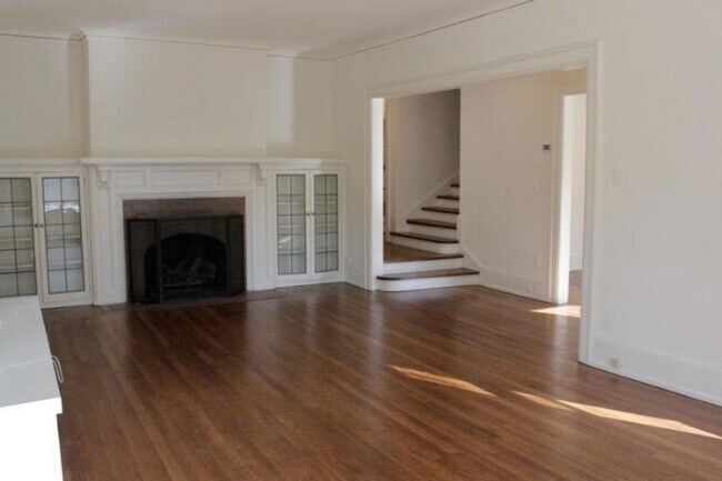 Foto del edificio - 3132 N Shepard Ave