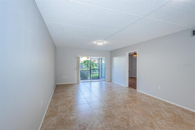 Foto del edificio - 101 Cypress Ct