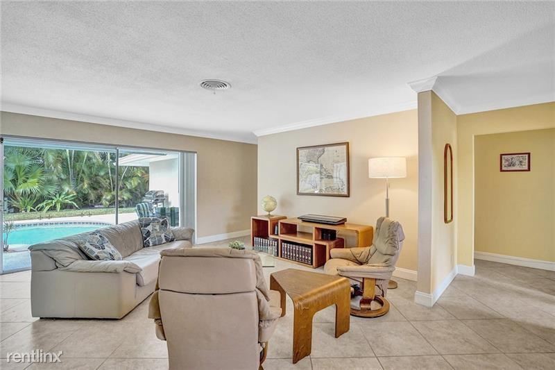 Foto principal - 3 br, 2 bath House - 4061 NE 26th Ave