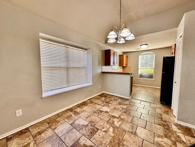 Foto del edificio - 3 Bedroom brick home in Del City