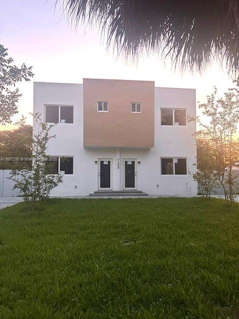 Building Photo - 723 NW 19th Ave