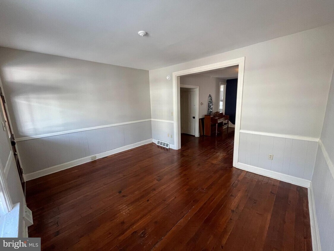 Primary Photo - 524 N Mulberry St