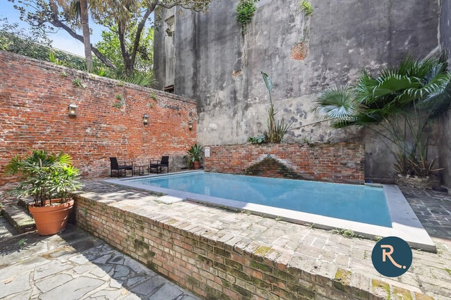 Building Photo - 508 Chartres St