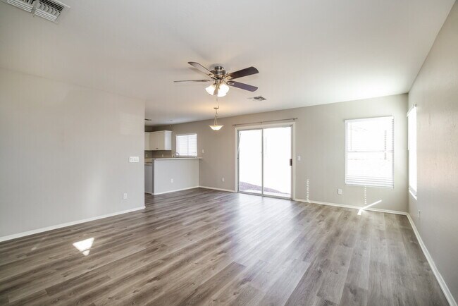 Foto del edificio - 21940 W Casey Ln