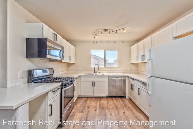 Building Photo - 2 br, 2 bath House - 3956 Danny Melamed Av...