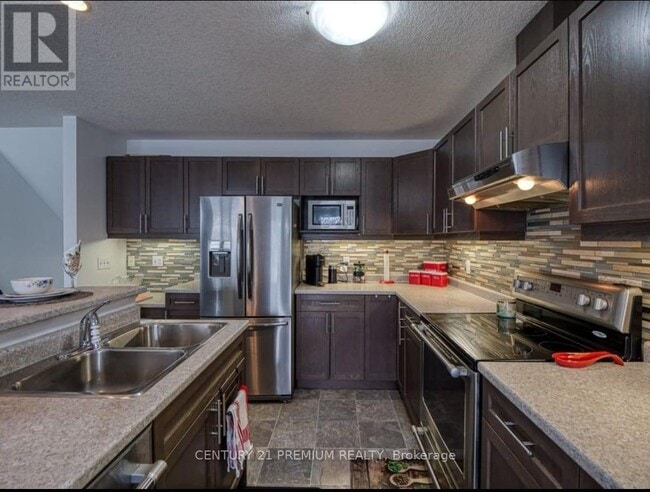 Building Photo - 2635-2635 Bateman Trail