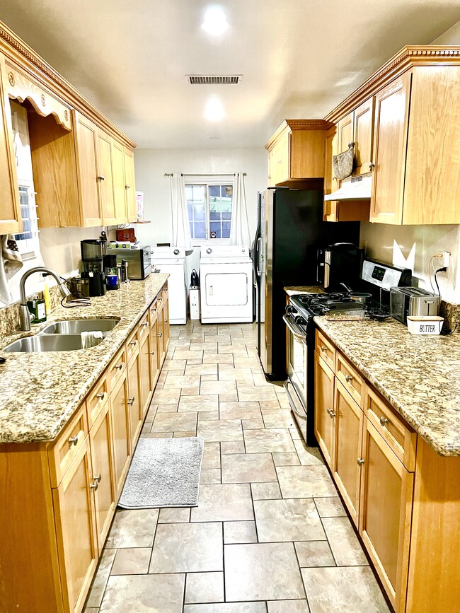 Foto del edificio - 735 E 157th St