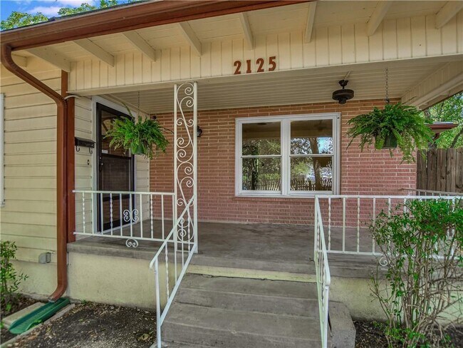 Building Photo - 2125 Glendale Pl
