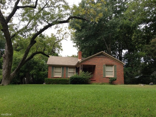 Building Photo - 2221 Old Bullard Rd