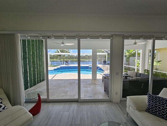 Building Photo - 1025 Bedford Ave