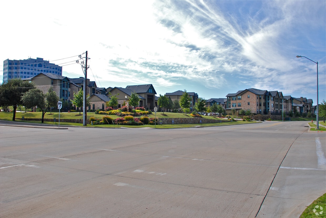 Primary Photo - Lakeside Villas (Dallas)