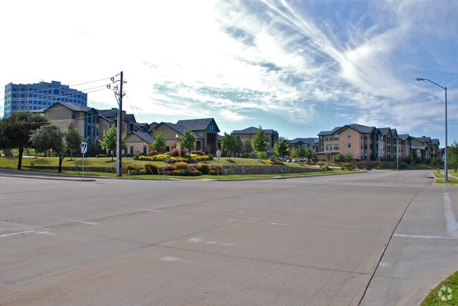 Building Photo - Lakeside Villas (Dallas)