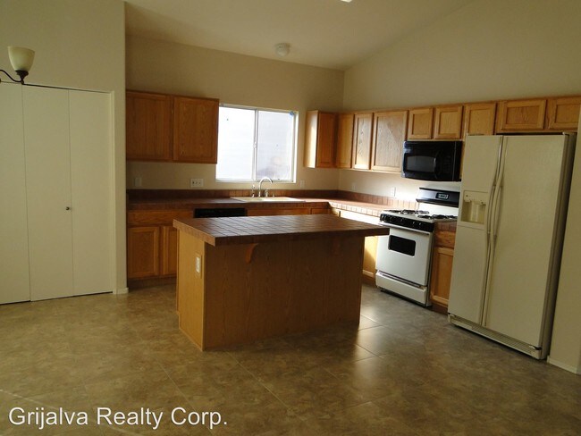 Building Photo - 3 br, 2 bath House - 9498 N Englewood Dr