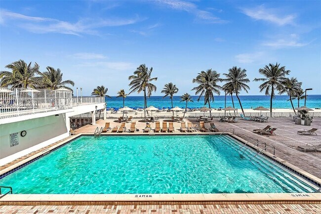 Cubierta inferior de la piscina - 2401 S Ocean Dr