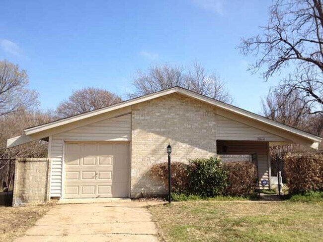 Foto del edificio - 3 Bed, 2 Bath. Hardwood floors, quartz cou...