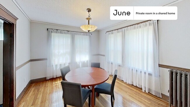 Foto del edificio - Private bedroom in 4 bed/1 bath Home