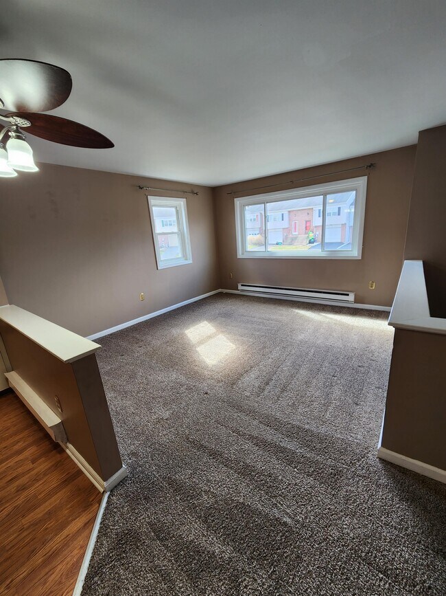 Building Photo - 126 Pickwick Pl