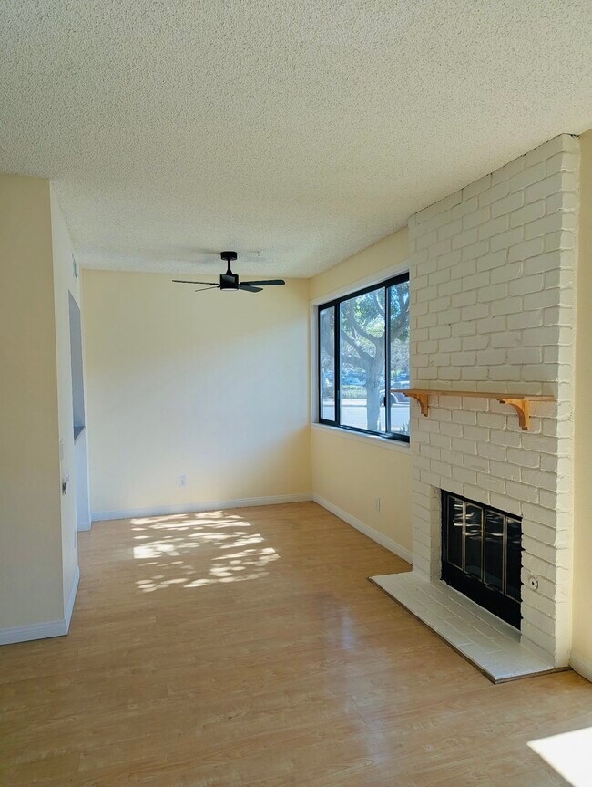 Comedor - 17722 Sergio Cir