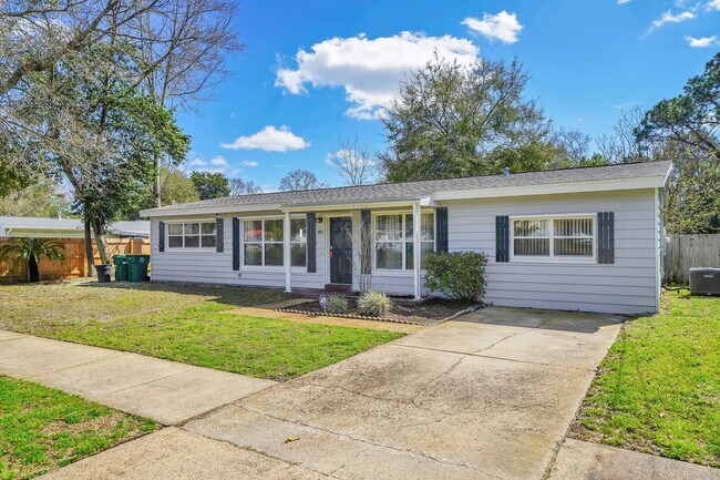 Building Photo - 1/2 off April Rent!!!