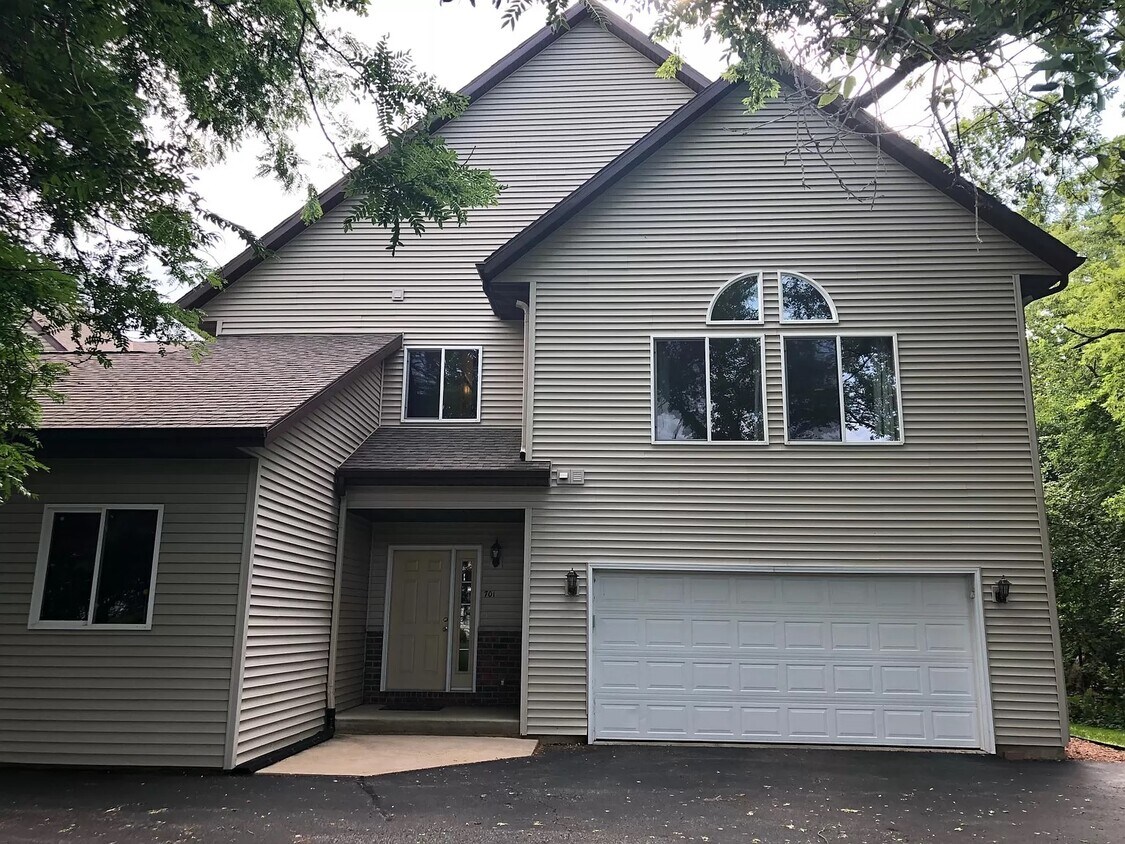 Foto principal - 701 Cherokee Path