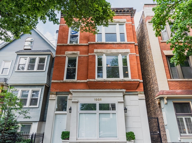 Primary Photo - 1026 W Roscoe St