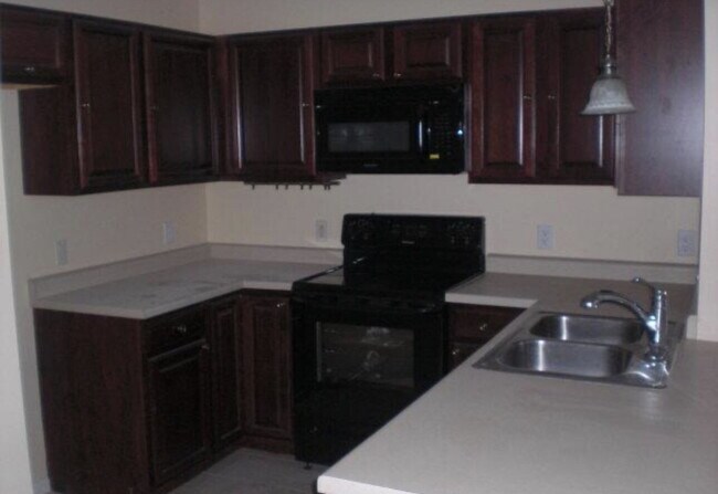 Foto del edificio - 608 Kingfisher Ln
