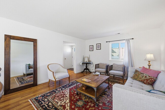 Foto del edificio - 1208 Admiralty Ln