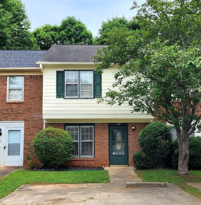 Building Photo - 1681 Winchester Way SE