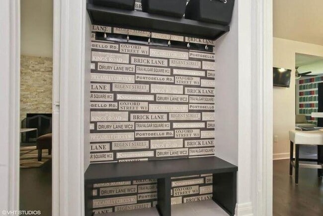 Building Photo - 908 E Hampton Rd