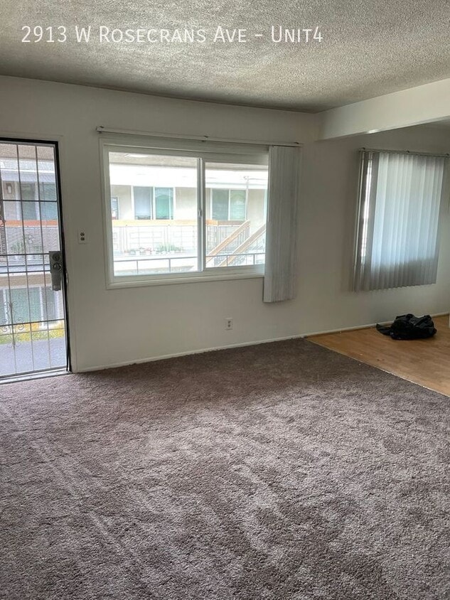 Foto principal - 2913 Rosecrans Ave