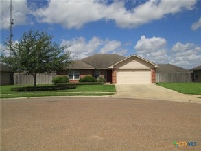 Building Photo - 105 Evan Cir