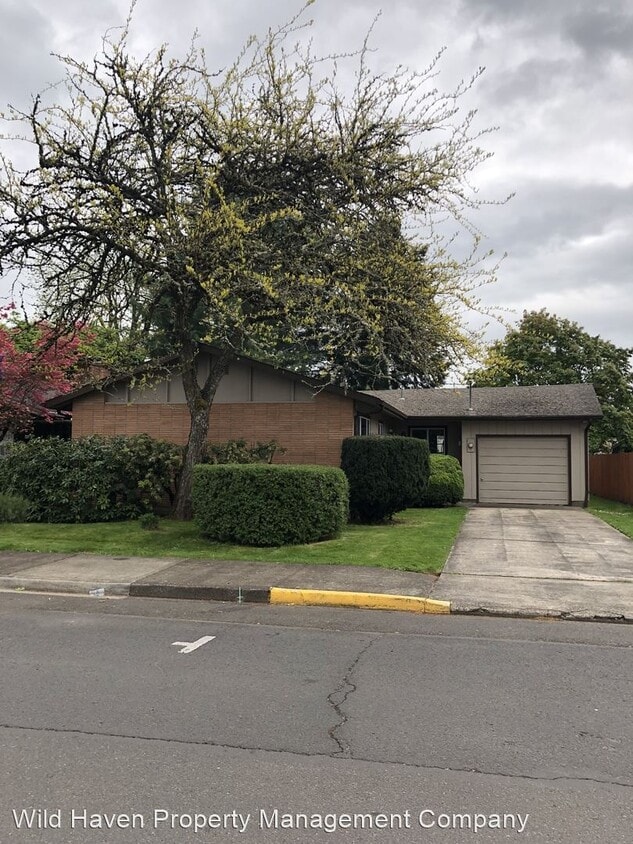 Primary Photo - 3 br, 1 bath House - 800 NE 15th St.