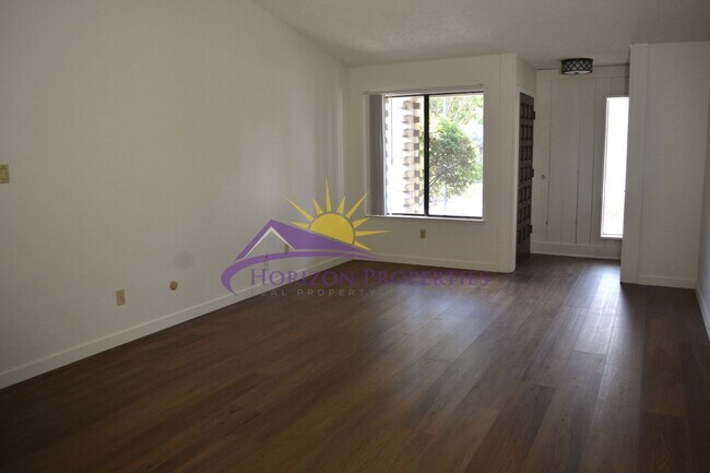 Building Photo - 4821/4823 Mary Kate Dr