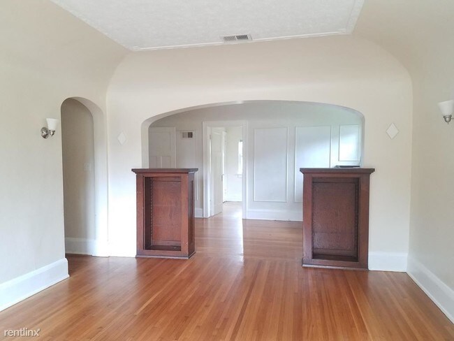 Foto del edificio - 136 W Meinecke Ave