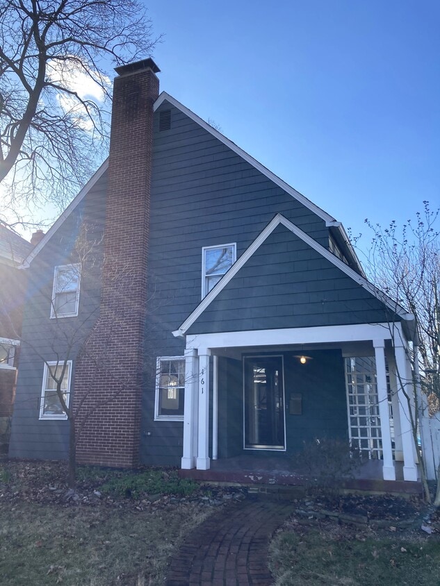 Primary Photo - 161 E Oakland Ave