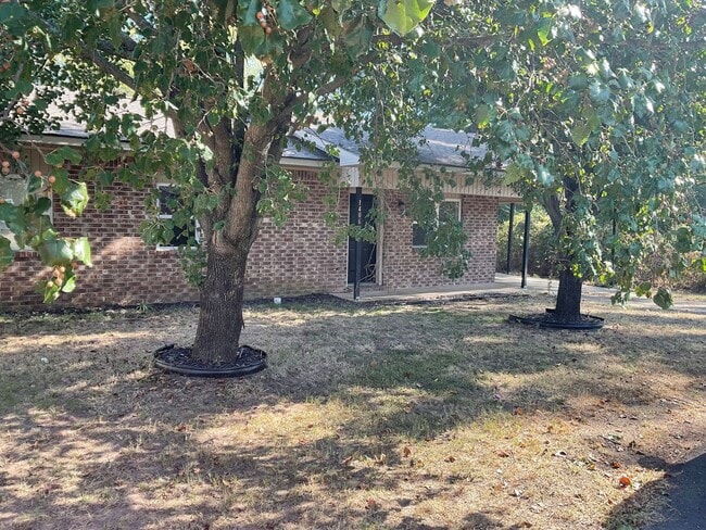 Building Photo - $1,200.00 Move-in-Special