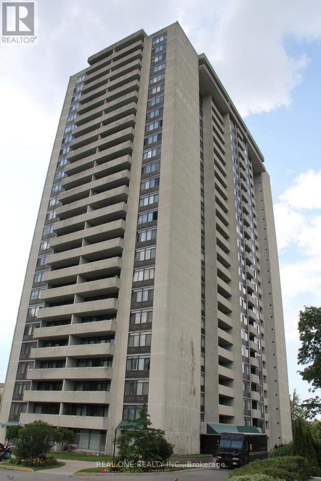 Building Photo - 3300-3300 Don Mills Rd