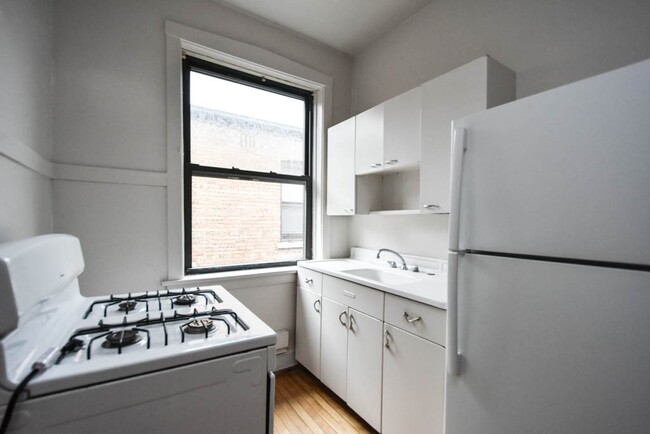 Building Photo - 1034 Dempster St