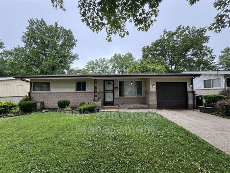 Primary Photo - 10655 Hallwood Dr