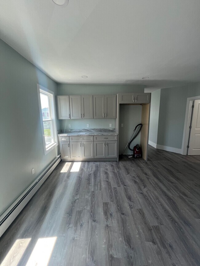 Building Photo - 151 Pilgrim Ave