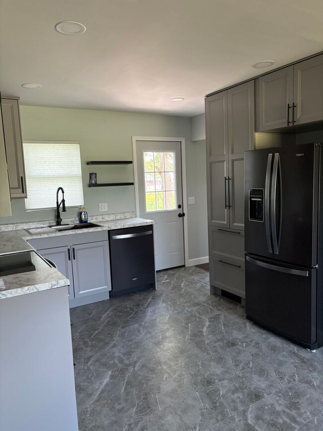 Building Photo - Country Ranch Home with 3 Bedroom 1 Bath for Rent
