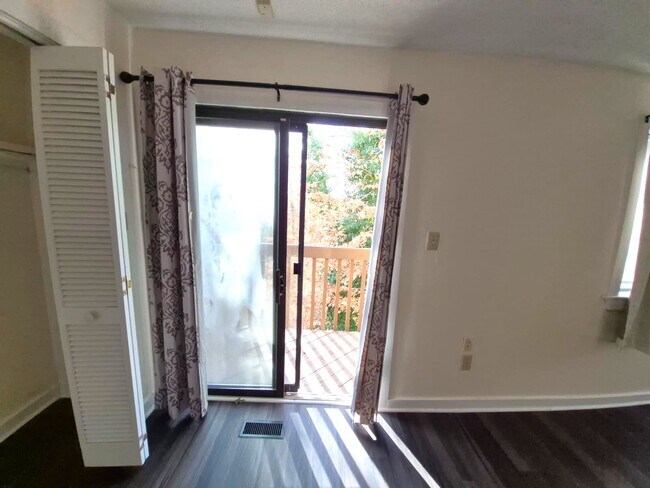 Foto del edificio - 217 Bridgewater Dr