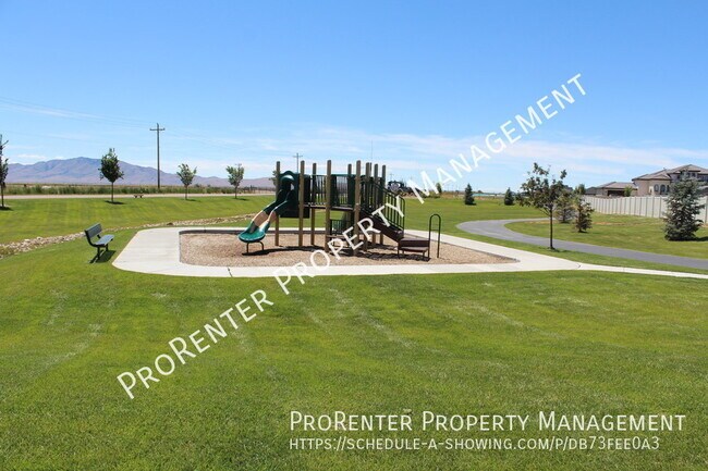Building Photo - Great Layout! 4 Bed, 3 Bath Syracuse Home