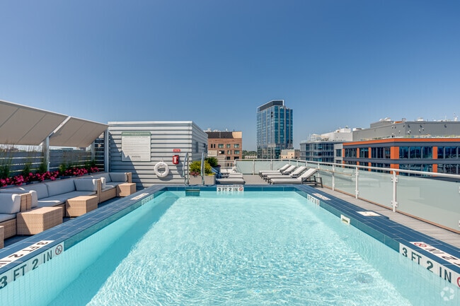 1330 Boylston Roofdeck Pool - 1330 Boylston Apartments