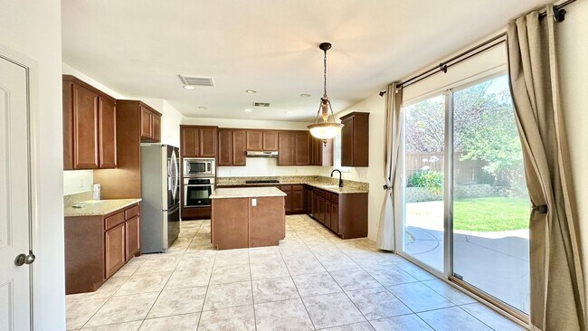 Building Photo - Beautiful Two-Story Home in the Desirable ...