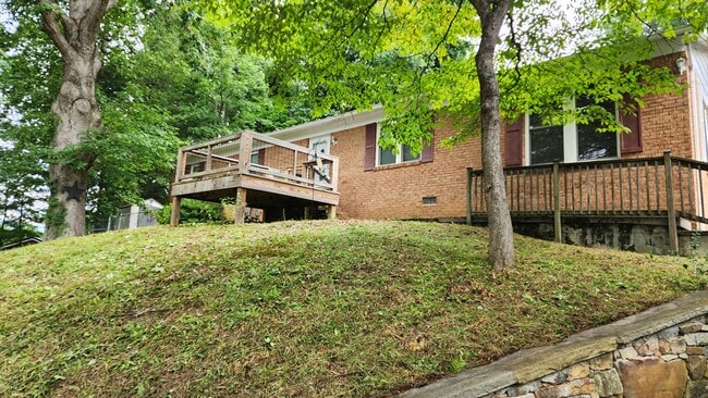 Building Photo - 51 Belleview Rd